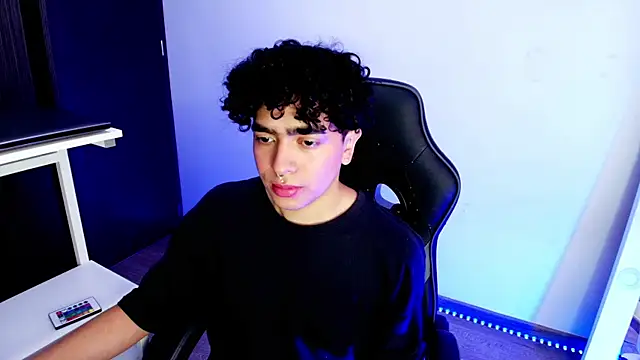  nickconnor01 online show from 11, 2, 2025