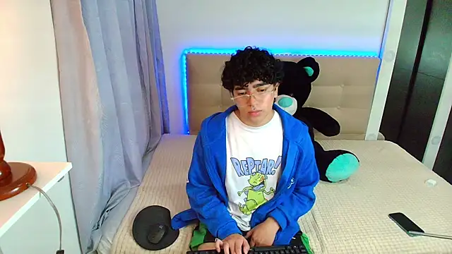  nickconnor01 online show from 2, 1, 2025