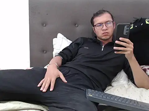 Snapshot of andy_loverxx chatting on 10, 2, 2026 andy loverxx online show from 10, 2, 2026