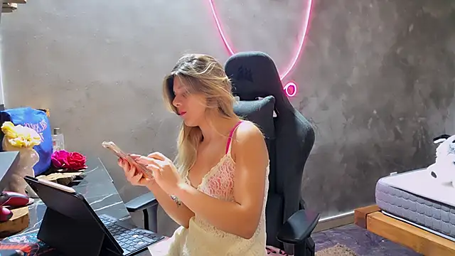 LeylaRosse online show from 13, 10, 2025