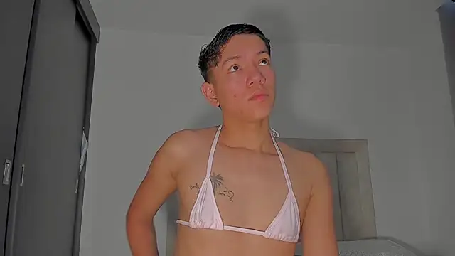 Snapshot of JulianRose_1 chatting on 6, 5, 2026 JulianRose 1 online show from 6, 5, 2026