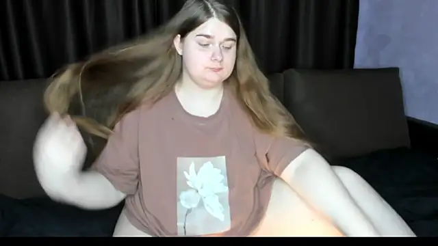 Snapshot of Aushpana chatting on 11, 11, 2025 Aushpana online show from 11, 11, 2025