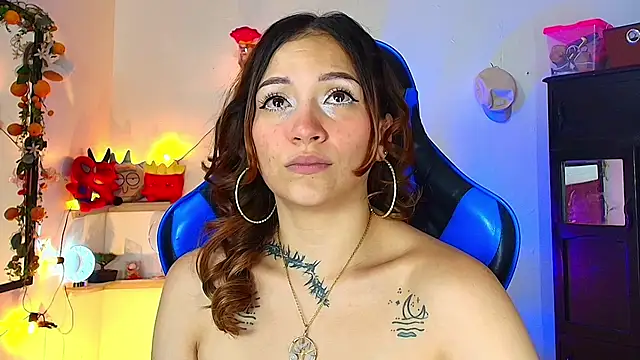 Snapshot of alisson_zafiro_ chatting on 4, 6, 2026 alisson zafiro online show from 4, 6, 2026