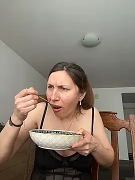 JasmineGlamour online show from 3, 6, 2026