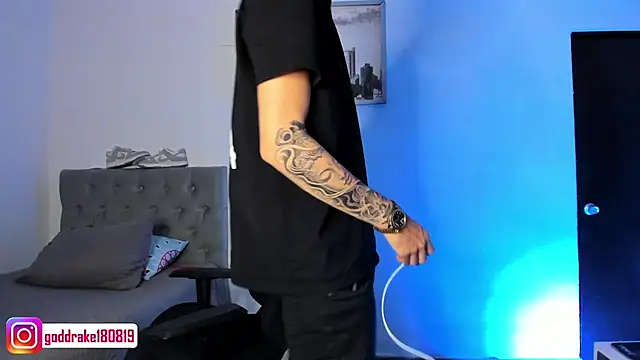 god drake online show from 25, 1, 2025