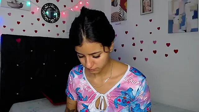 Snapshot of floweer_ chatting on 7, 3, 2025 floweer online show from 7, 3, 2025