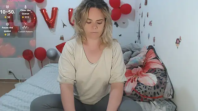 Snapshot of hotmilf4uxxx chatting on 13, 5, 2026 hotmilf4uxxx online show from 13, 5, 2026