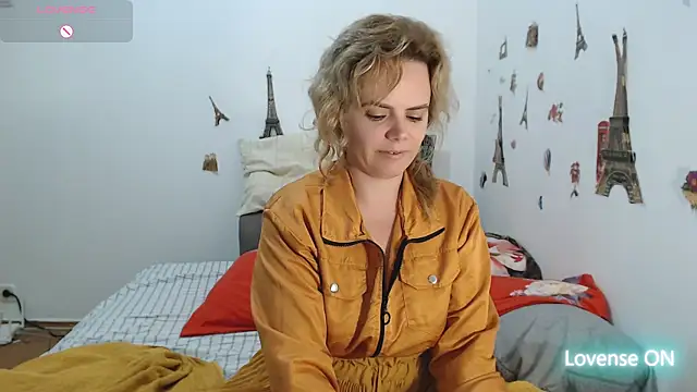 hotmilf4uxxx online show from 17, 11, 2025