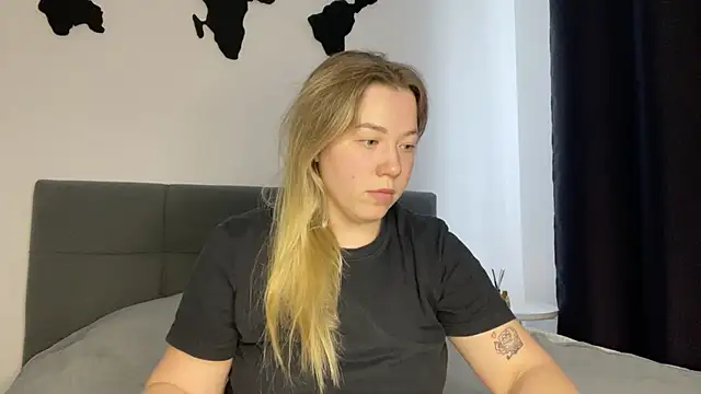 Embersweetbunny online show from 18, 2, 2025