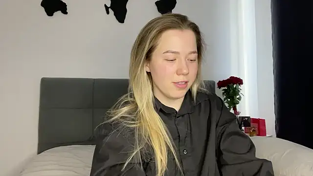 Embersweetbunny online show from 12, 2, 2025