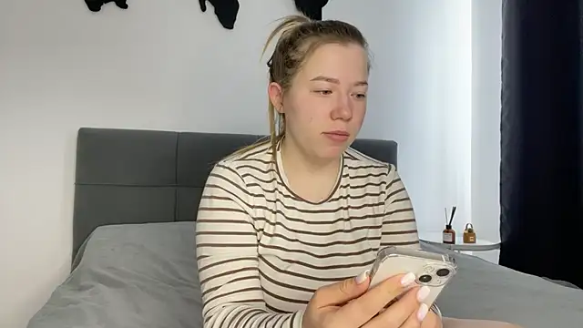 Embersweetbunny online show from 21, 2, 2025