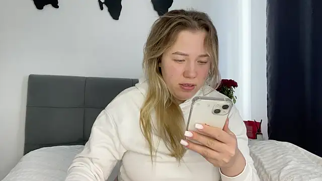 Embersweetbunny online show from 16, 2, 2025