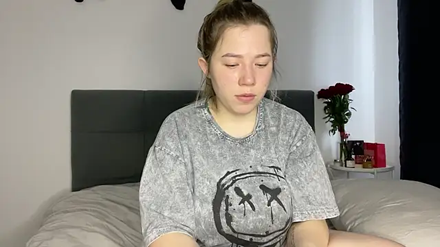 Embersweetbunny online show from 11, 2, 2025