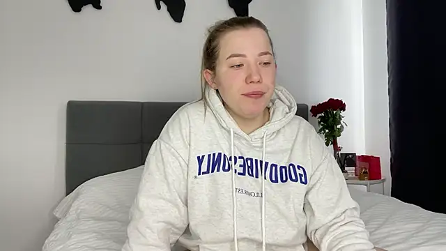 Embersweetbunny online show from 13, 2, 2025