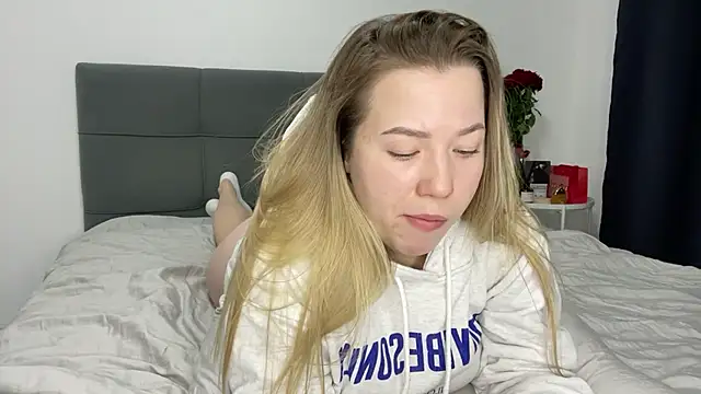 Embersweetbunny online show from 12, 2, 2025