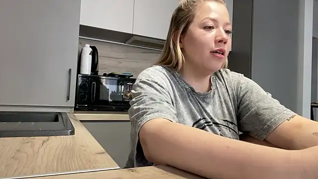 Embersweetbunny online show from 18, 11, 2025