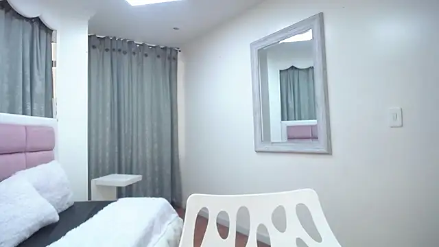 IssadoraJames online show from 7, 2, 2025