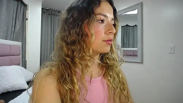IssadoraJames online show from 8, 1, 2025