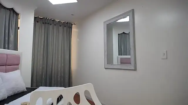 IssadoraJames online show from 24, 12, 2024