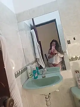 Snapshot of lirio05 chatting on 8, 11, 2025 lirio05 online show from 8, 11, 2025