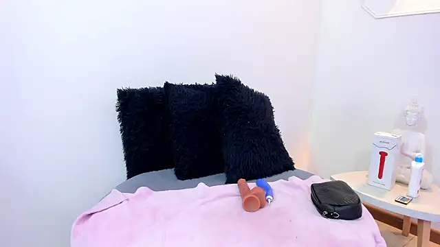 Lizzie Williams  online show from 12, 1, 2026