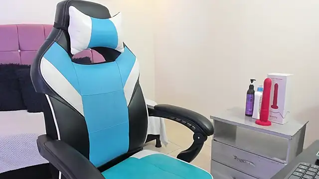 Lizzie Williams  online show from 31, 3, 2026