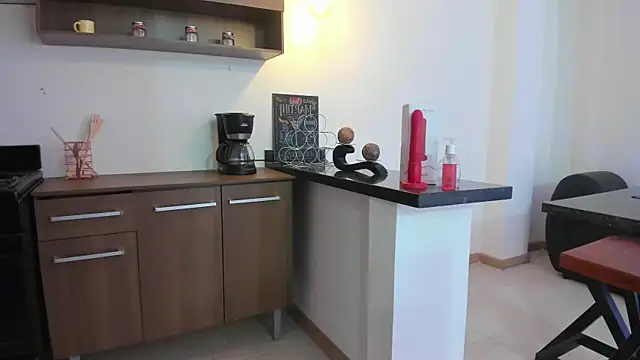 Lizzie Williams  online show from 7, 10, 2025