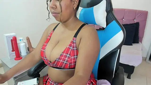 Snapshot of Lizzie_Williams_ chatting on 28, 4, 2026 Lizzie Williams online show from 28, 4, 2026