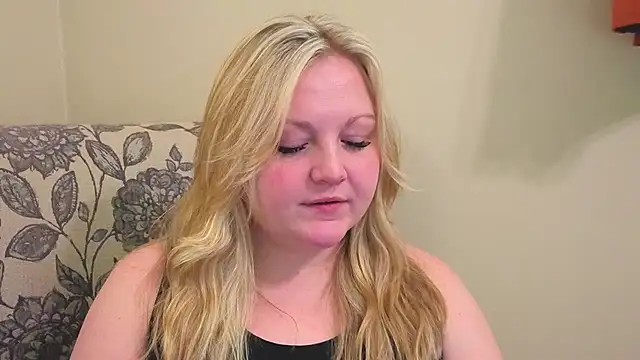 PhatAssBlond online show from 28, 4, 2026