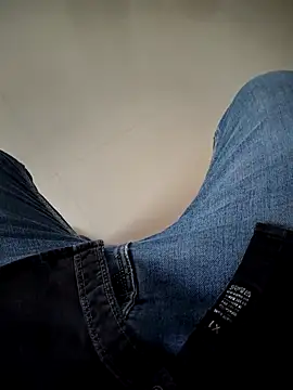 Snapshot of SplitPrestige19 chatting on 14, 11, 2025 SplitPrestige19 online show from 14, 11, 2025