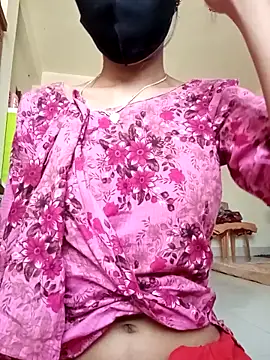 Snapshot of Raya-Moni chatting on 18, 11, 2025 Raya-Moni online show from 18, 11, 2025