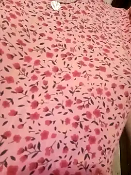 Snapshot of Raya-Moni chatting on 23, 11, 2025 Raya-Moni online show from 23, 11, 2025