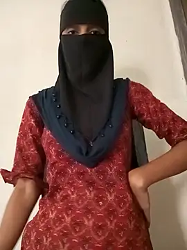 Snapshot of Raya-Moni chatting on 13, 11, 2025 Raya-Moni online show from 13, 11, 2025