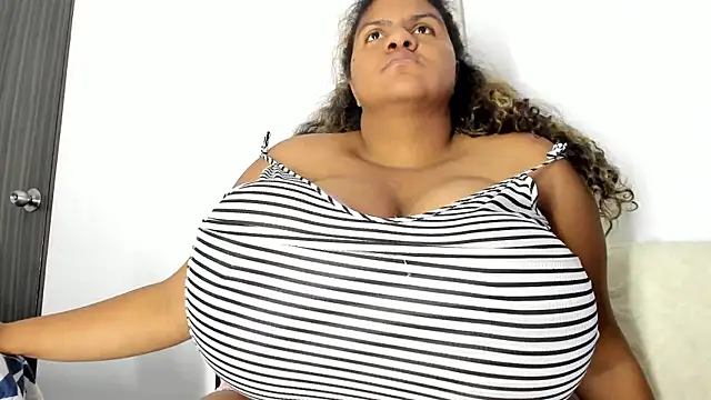 Snapshot of bigmom69_ chatting on 19, 5, 2026 bigmom69 online show from 19, 5, 2026