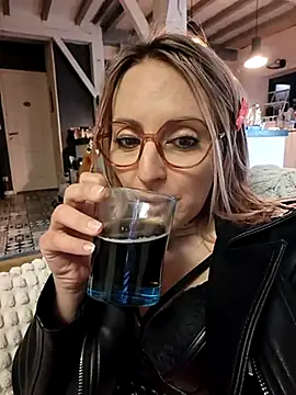 Jade Emeraud online show from 5, 3, 2025