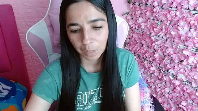 Snapshot of kendall_all4u chatting on 28, 10, 2025 kendall all4u online show from 28, 10, 2025