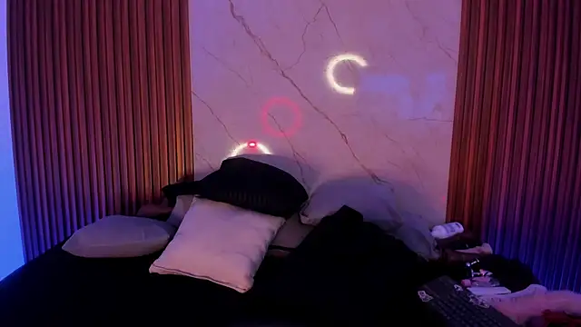 Emiilycollins online show from 4, 12, 2025