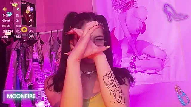 Snapshot of moonfiredancer chatting on 29, 10, 2025 moonfiredancer online show from 29, 10, 2025