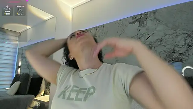 LIZ HOLMES online show from 11, 10, 2025