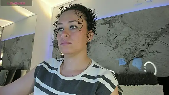 LIZ HOLMES online show from 8, 10, 2025