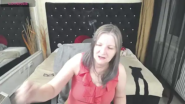 Lilly hott online show from 27, 2, 2025