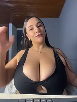 Snapshot of Taylortits chatting on 4, 5, 2026 Taylortits online show from 4, 5, 2026