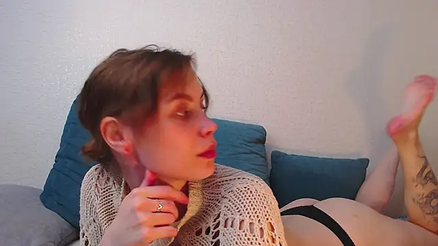 Snapshot of milly_ross chatting on 18, 10, 2025 milly ross online show from 18, 10, 2025