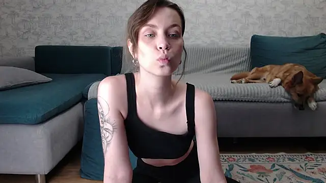 Snapshot of milly_ross chatting on 23, 11, 2025 milly ross online show from 23, 11, 2025