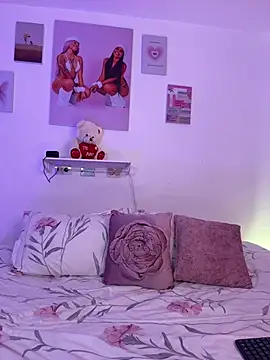 pretty pettite online show from 21, 4, 2026