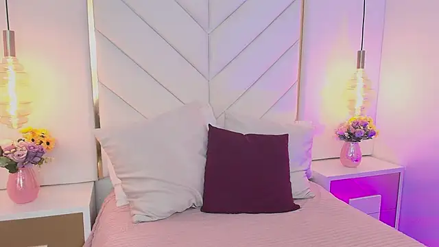 Flor delunaa online show from 15, 9, 2025