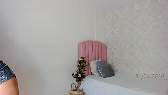 Adria ross online show from 3, 2, 2026