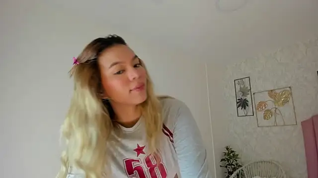 Adria ross online show from 6, 11, 2025