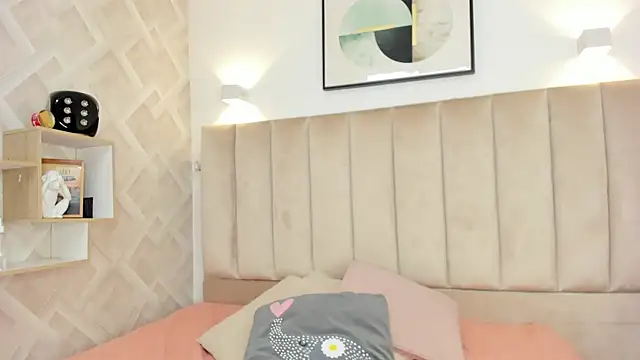 Anniie Queen online show from 7, 4, 2026