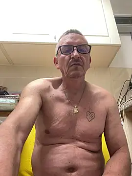 Snapshot of ElenaBebe chatting on 2, 11, 2025 ElenaBebe online show from 2, 11, 2025